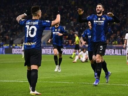  米兰双雄争夺意甲金靴竞争激烈  