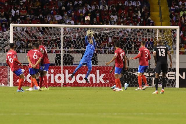  布雷斯特门将超神扑救零封巴黎  