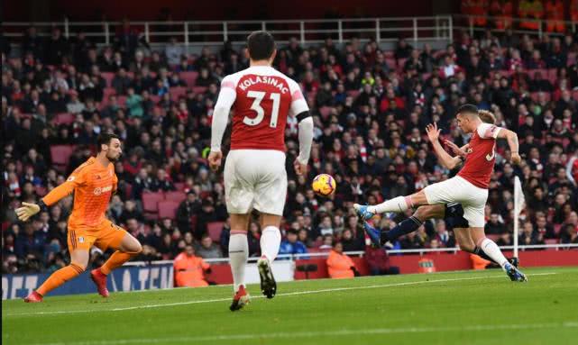  加布里埃尔关键解围阿森纳险守球门  